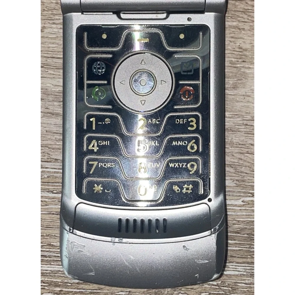 Motorola RAZR / Razor V3 - Silver ( AT&T ) Flip Phone - Needs New Battery